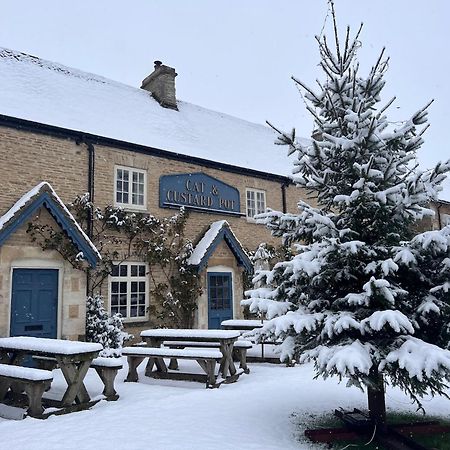 Cat And Custard Pot Inn Shipton Moyne Extérieur photo