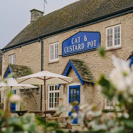 Cat And Custard Pot Inn Shipton Moyne Extérieur photo