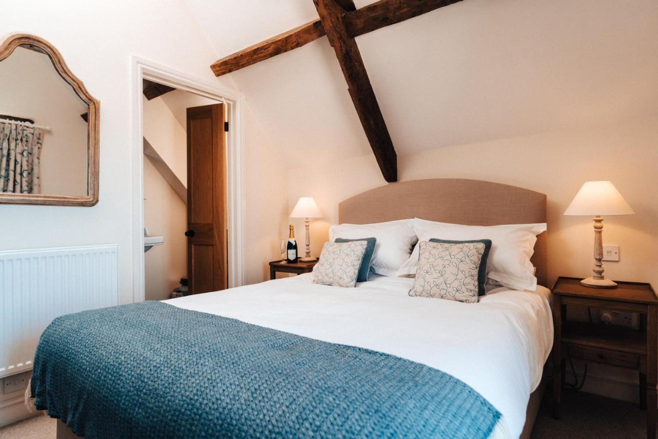 Cat And Custard Pot Inn Shipton Moyne Extérieur photo