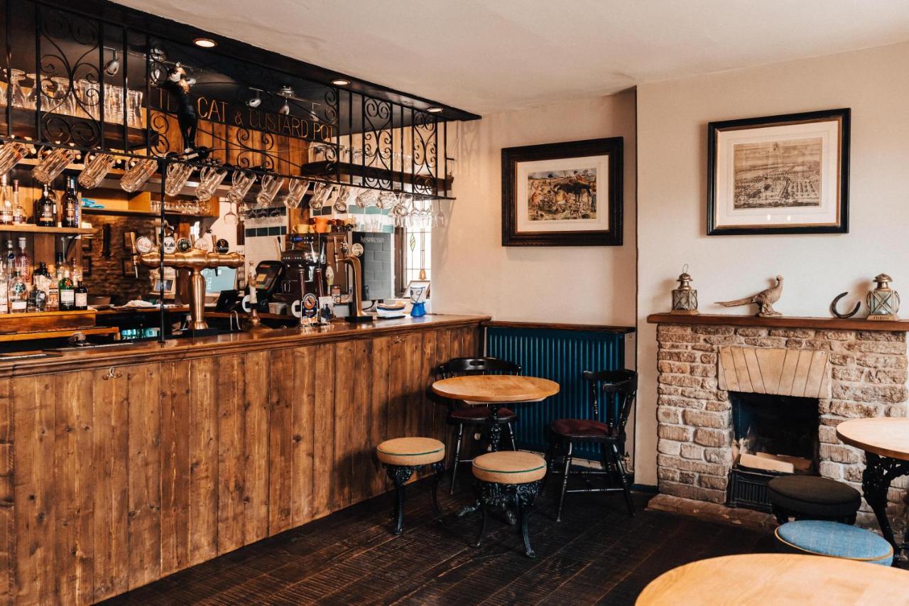Cat And Custard Pot Inn Shipton Moyne Extérieur photo