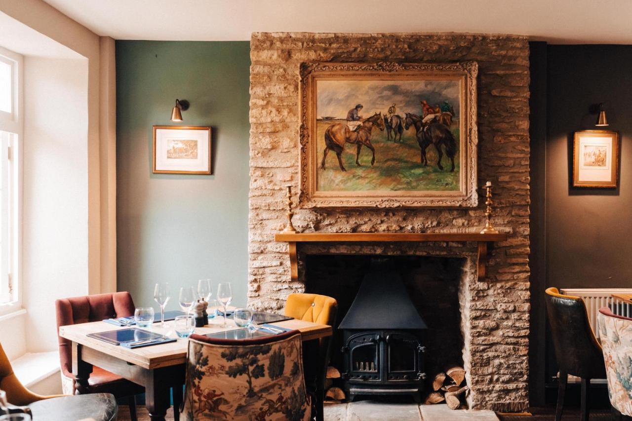 Cat And Custard Pot Inn Shipton Moyne Extérieur photo
