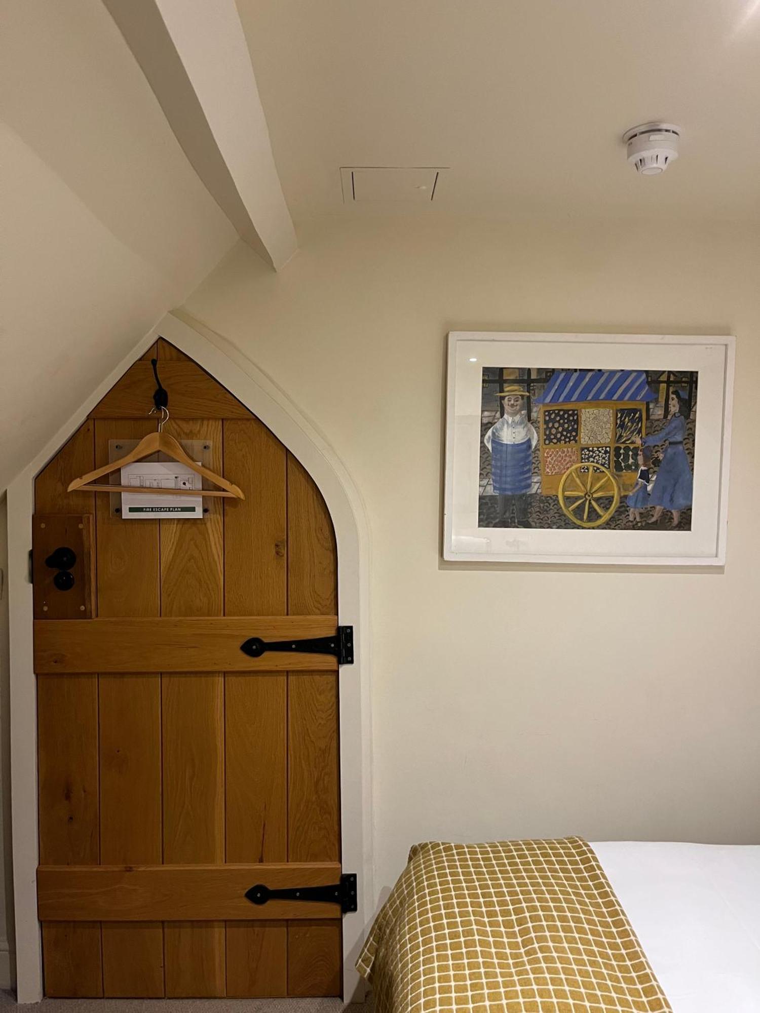 Cat And Custard Pot Inn Shipton Moyne Extérieur photo