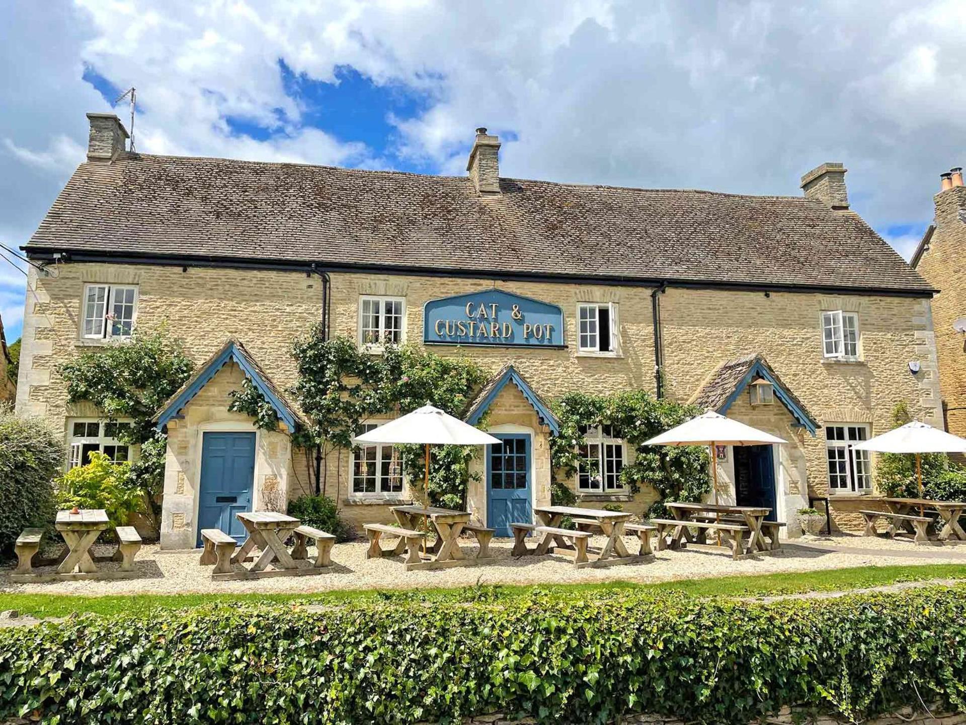 Cat And Custard Pot Inn Shipton Moyne Extérieur photo