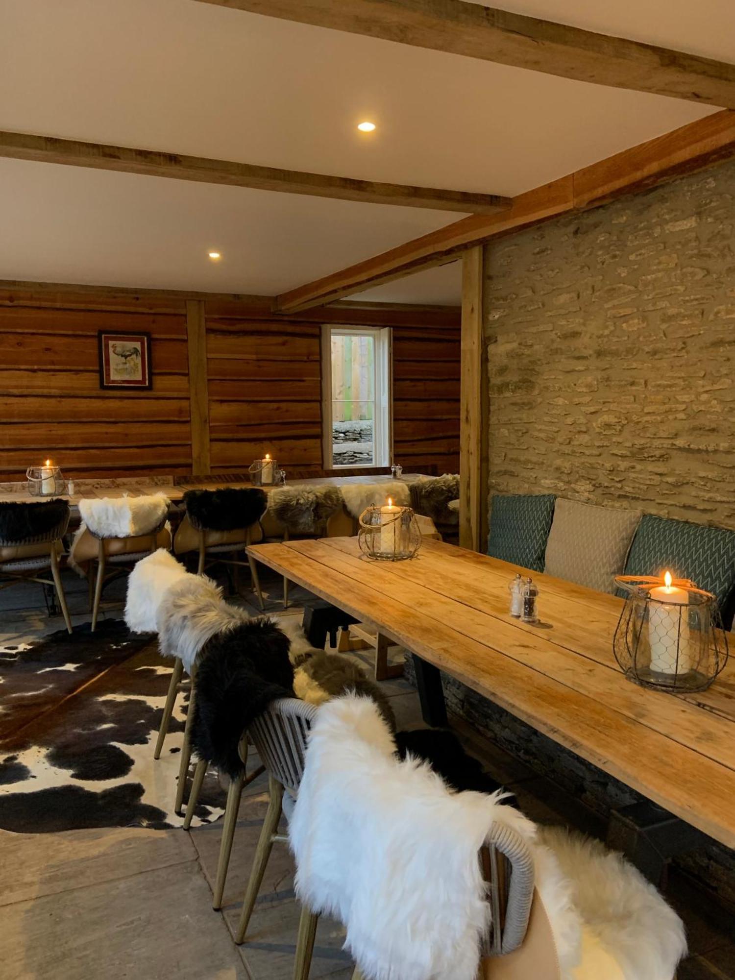 Cat And Custard Pot Inn Shipton Moyne Extérieur photo