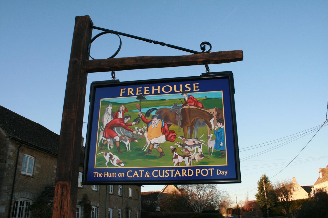 Cat And Custard Pot Inn Shipton Moyne Extérieur photo