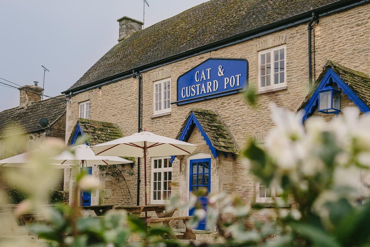 Cat And Custard Pot Inn Shipton Moyne Extérieur photo